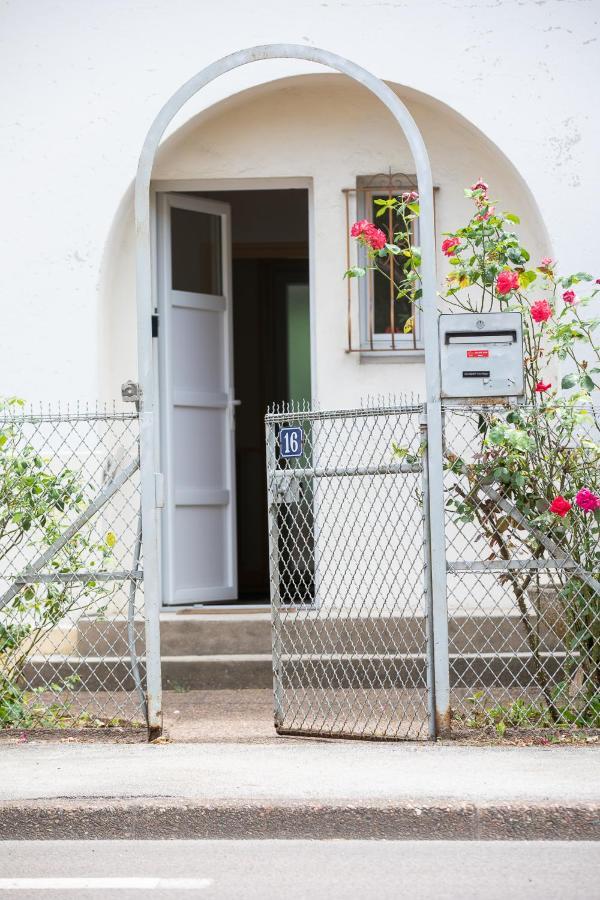 Le Coquet Chez Maguy Maison De Ville Avec Jardin 贝桑松 外观 照片